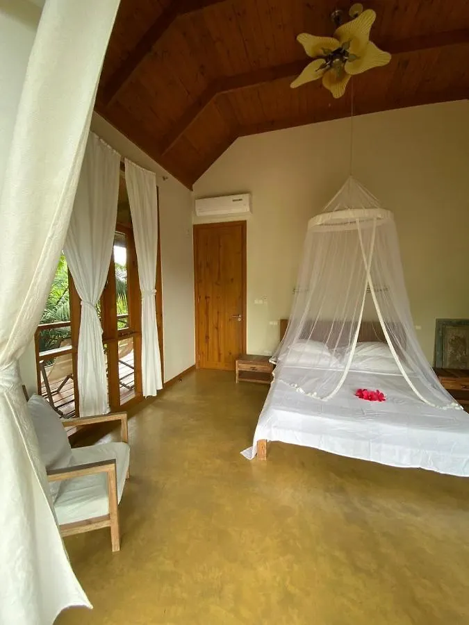Waterfall Accomodation Port Glaud Bed & Breakfast