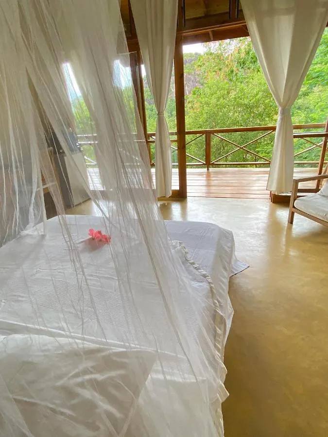 Waterfall Accomodation Port Glaud Bed & Breakfast