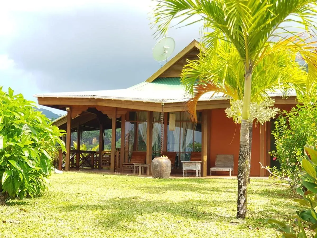 Waterfall Accomodation Port Glaud